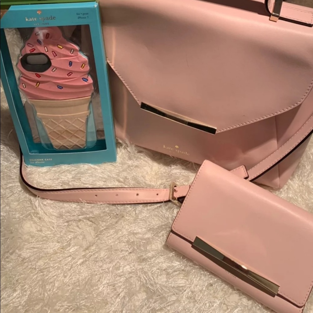 Kate Spade 👀 baby pink leather wallet